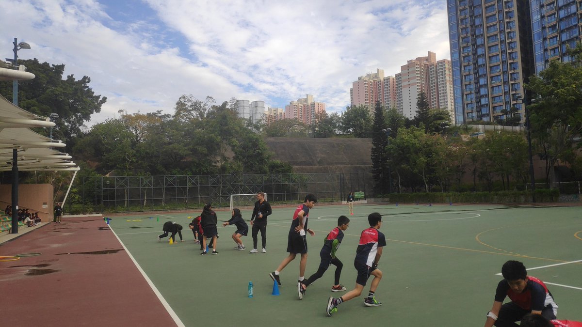 Fitness class with Grade 7 this morning at Ho Man Tin <a href="/StamfordHK/">Stamford American School Hong Kong</a> @_OutdoorEd 
#CognitaWay 
#StamfordHK 
#welovefitness