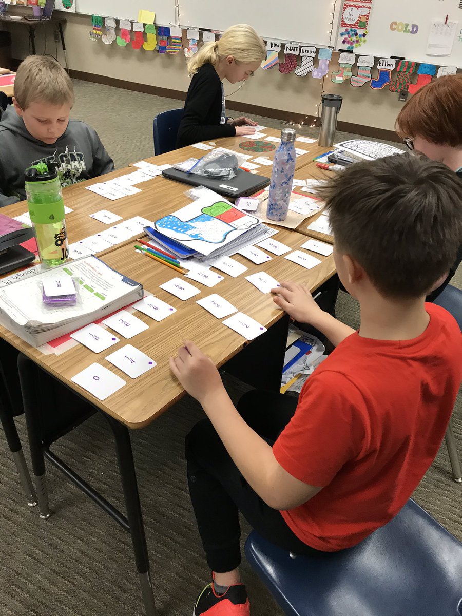 flinngirl's tweet photo. Math at Murphy!  3rd graders in Amy McCarthy’s class taking notice of what they could learn from this graph AND 5th graders in Kristin Natwick’s class thinking about ordering fractions between 0 and 1.  #murphybulldogs #learnbps https://t.co/Q4iEDh0E8g