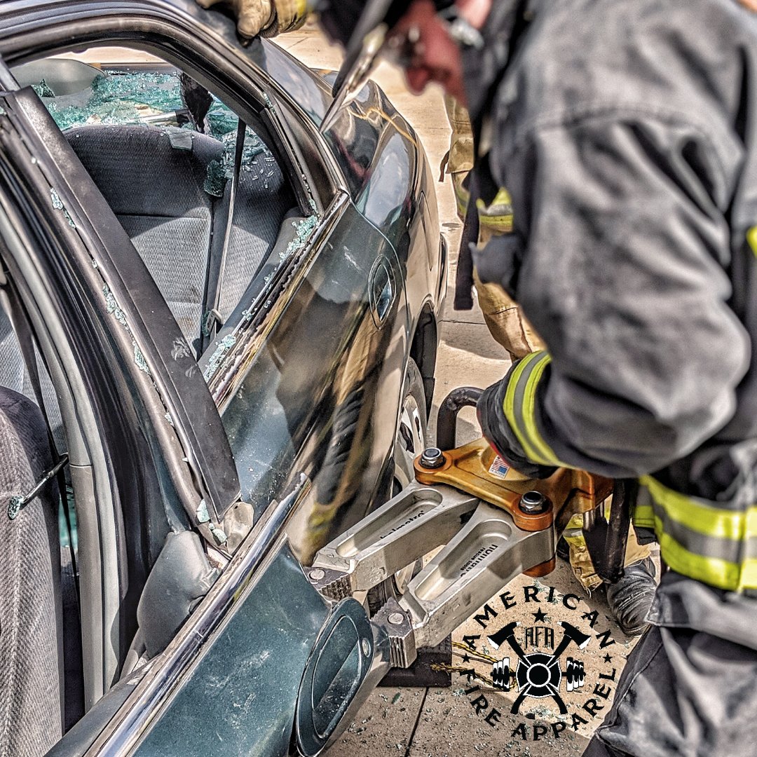 americanfireap's tweet photo. “The successful warrior is the average man, with laser-like focus.” - Bruce Lee
.
AFA has its focus on bringing you the best firefighter apparel so you can keep your focus on the JOB!
🔥
🚒
👩‍🚒
#focus #firefighters #firefighter #fire #firefighting #fireman https://t.co/wwyZowCSYW