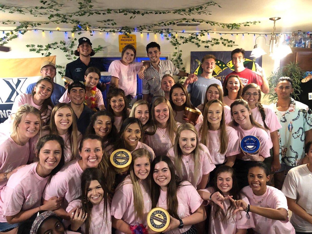 SigmaChiETX's tweet photo. Happy charter day to the amazing ladies of @ChiOSigmaZeta y’all do such great things on and off campus and we have been lucky to have such amazing memories with y’all and we can’t wait to see what the future holds! 💙💛❤️ https://t.co/5nRFQgefbL