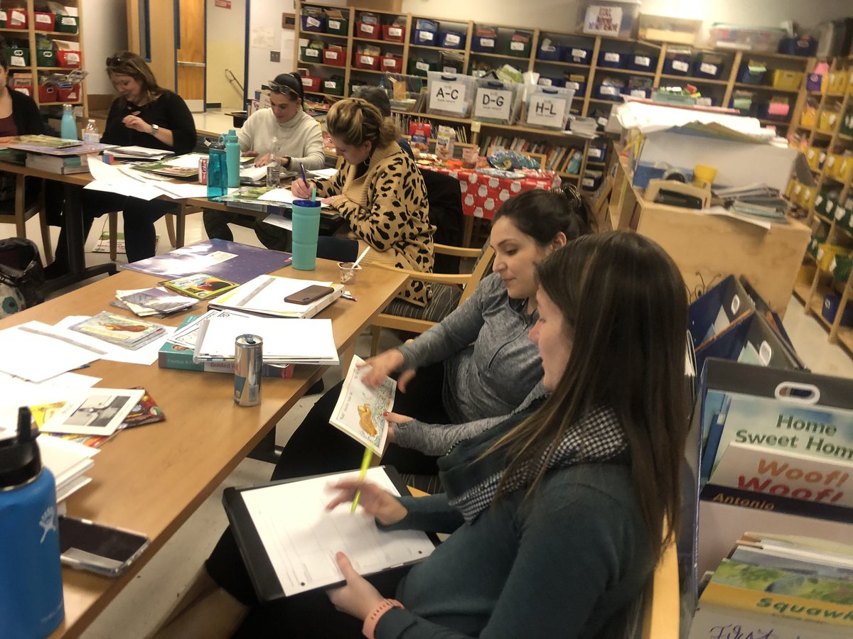 GraceKChoi's tweet photo. Teachers in Literacy Collaborative Yr 1 learned about responsive teaching and planned for shared &amp; guided reading using running records. Trying to ensure there are echoes throughout the workshop for our students! @Herndon_ES @HES_3rdGrade @Tingler05 @msmontero_hes 
#FCPSLitCollab https://t.co/SyDSAH8O5g