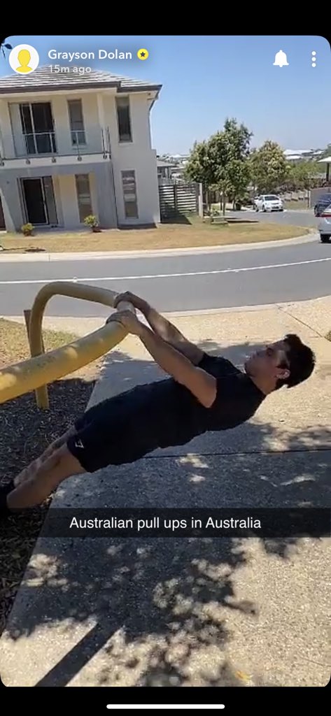 WorcesterGrl82's tweet photo. Look at this mans doing his #AustralianPullups in Australia you go E! https://t.co/ChmvetVDzl