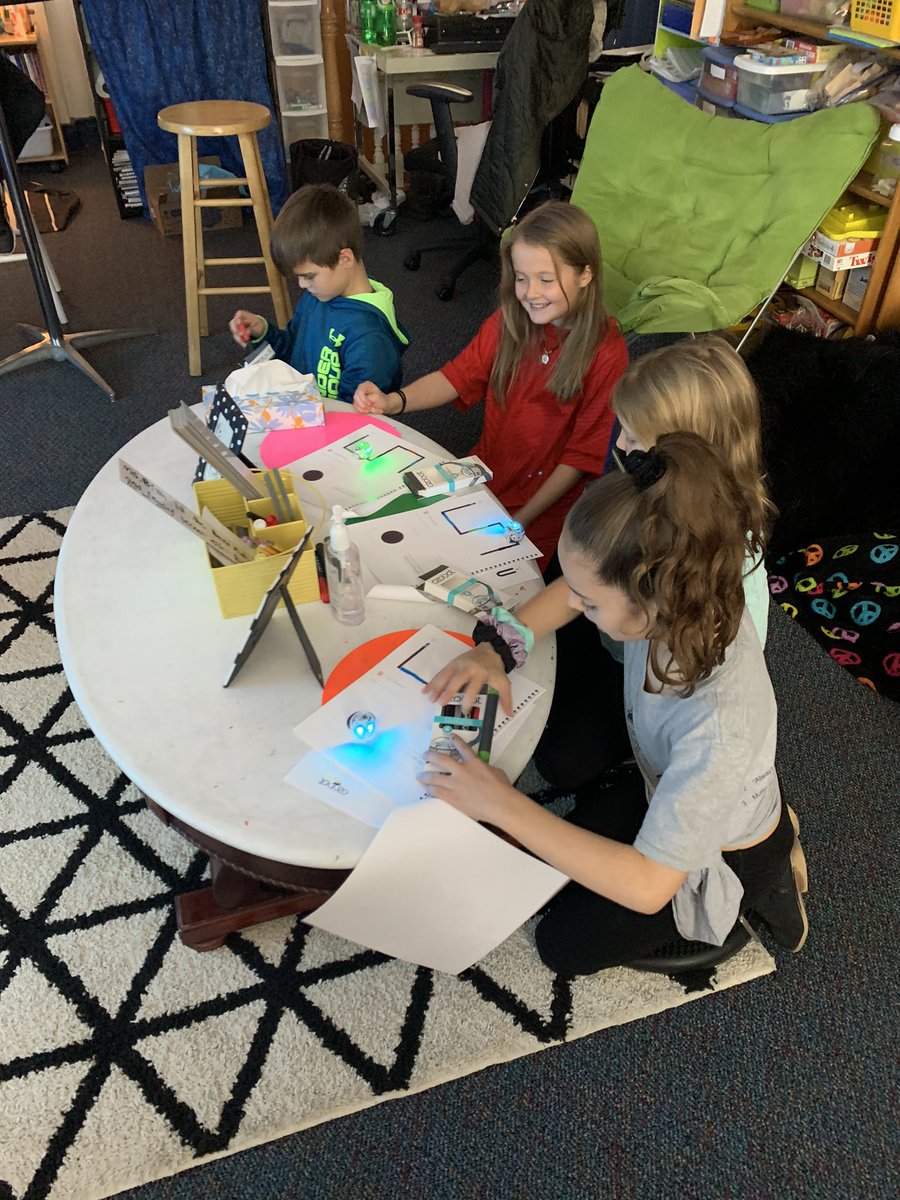 BrasserMath's tweet photo. Brasser 4th graders using Ozobots! #GCPride #ozobots https://t.co/eFlS8MK0g8