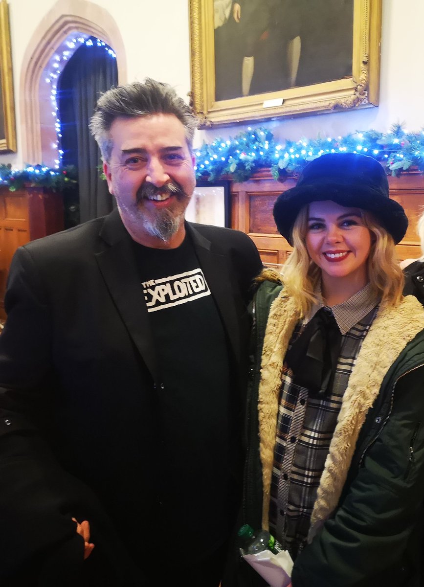 HiddenCityCafe1's tweet photo. Never know who you bump into @SaoirseJackson bumped into Justyn tonight, she couldn't believe it! Lol #derrygirls #theundertones  #ryanvail #touts #radiofoyle #paulcasey #roe #thornhill #Ebringtonps #Abbyoliviera  #primaquartet #Stuartgraham #ruthmcginley40 Yrs . Well done all https://t.co/sAy8zw0kga