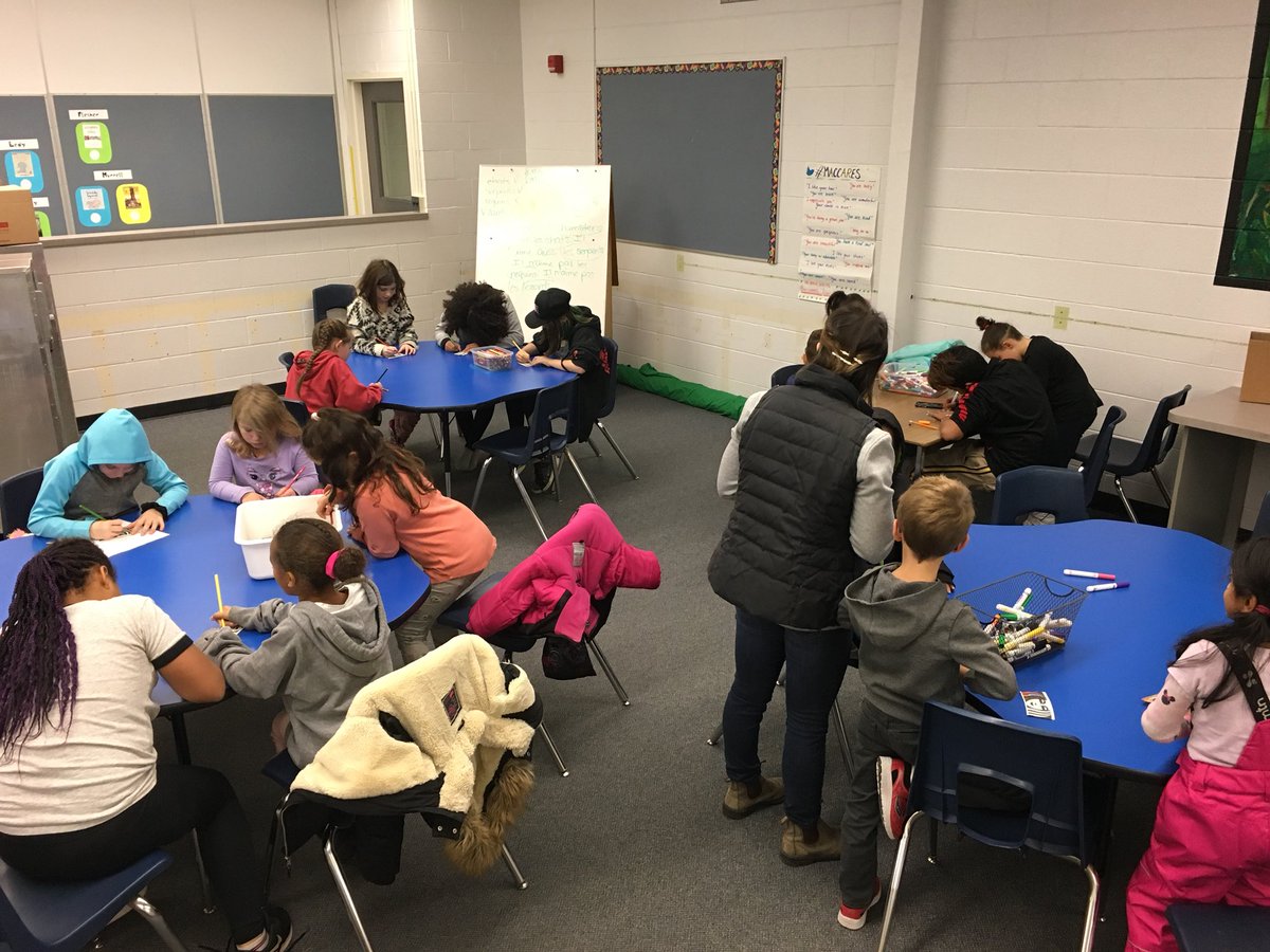 growwithgiggles's tweet photo. ‘‘Tis the season to be caring, especially at @MACEaglesLondon. Some dedicated students worked hard to add some love to @Starbucks cup sleeves! #maccares https://t.co/sGr9cdMy5Q