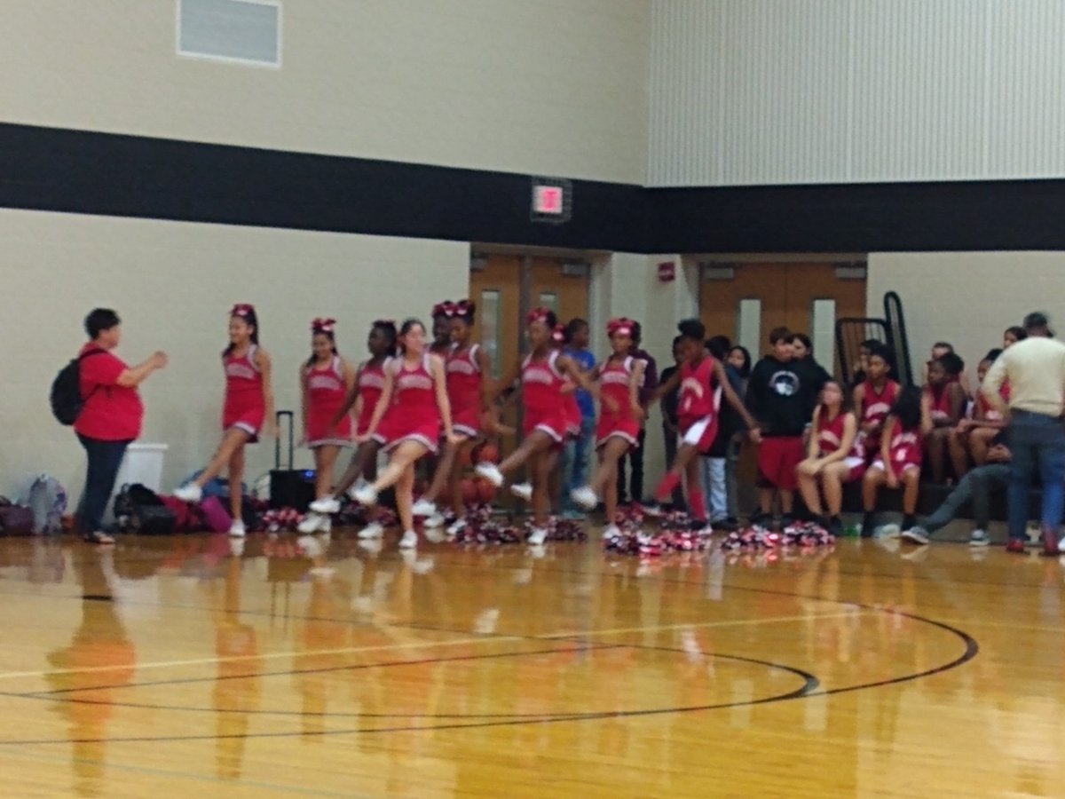 CounselorsRpjh's tweet image. So proud of our 7th grade B-Team girls for their win tonight! And our cheerleaders were there to pump up our fans!!! Go Hogs!