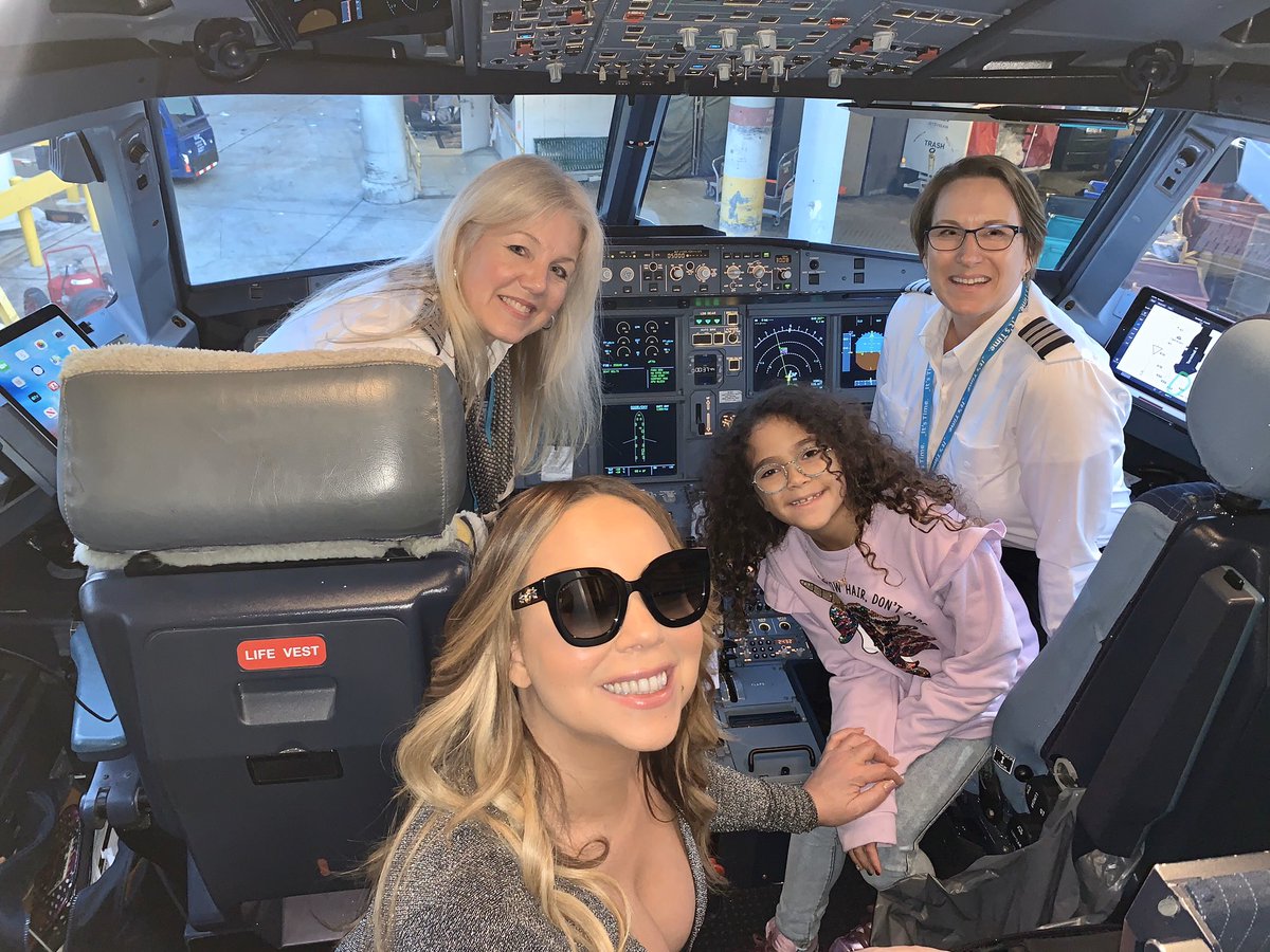 Our flight has two females pilots, this is a first for us and so exciting! Had to document the moment with Miss Monroe💕👩🏼‍✈️👩🏼‍✈️✈️ #girlpower  #anythingispossible