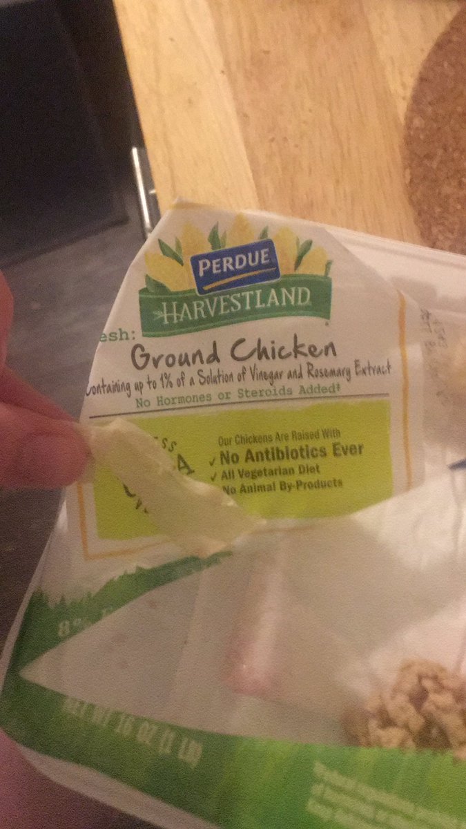 BethhAnnee's tweet photo. @PerdueChicken just found  PAPER pieces in my ground chicken 🤯 this picture is only one piece of it!!! I’m grossed out! https://t.co/quIUoTesMa