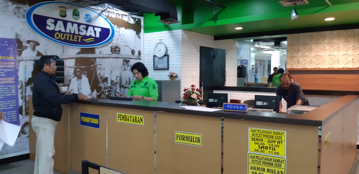 08.26 Pelayanan Gerai Samsat Kota Bekasi di Mall Atrium Pondok Gede Bekasi, hari Jum'at 06 Desember 2019 mulai jam 08.00 s/d 14.00 WIB, siap melayani masyarakat.