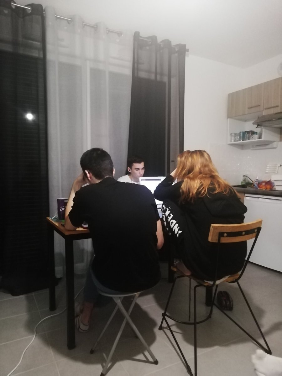fine_equipe's tweet photo. La soirée avance bien même si on a du mal avec php ! C est donc ça le plaisir d'apprendre ? 🐺
#nuitinfo @JobOpportunIT_ https://t.co/O6aZGalAeU