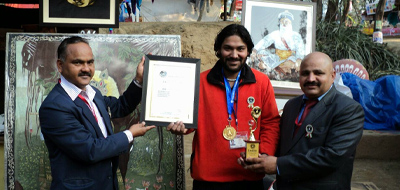 pafpeak's tweet photo. https://t.co/nfuETAwYKE
The artist behind the stunning portrait is Patiala’s Arun Kumar Bajaj, who goes by the name ‘Needleman’ and is probably the only sewing artist in the world! https://t.co/b818DPFDDb