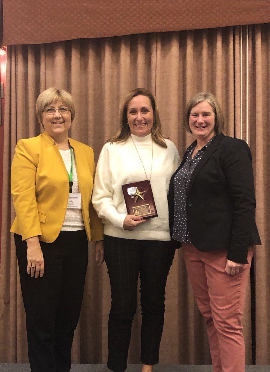 AmyKunstman's tweet photo. Mrs. Raddatz, most amazing Physical Education teacher on the planet, accepting our Wisconsin Whole School, Whole Community, Whole Child Silver award on behalf of Roberts Elementary School. So proud! Thank you Mrs. Morgan for taking the picture! @fdlschools https://t.co/1R752YE3WD