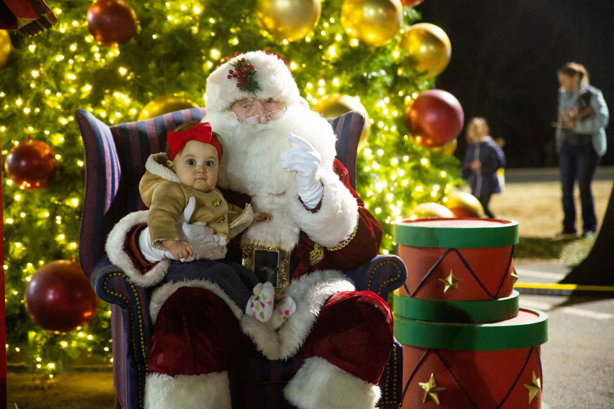 MCB_Quantico's tweet photo. #Marines, their families, and other members of the #MCBQuantico community attended the #MCCS annual tree lighting ceremony tonight! Special guests included #Santa Claus, and #MissVirginia2019. Col. William C. Bentley III, base CO, also accompanied the MCBQ Band on trombone! https://t.co/TV4ZWbTthx