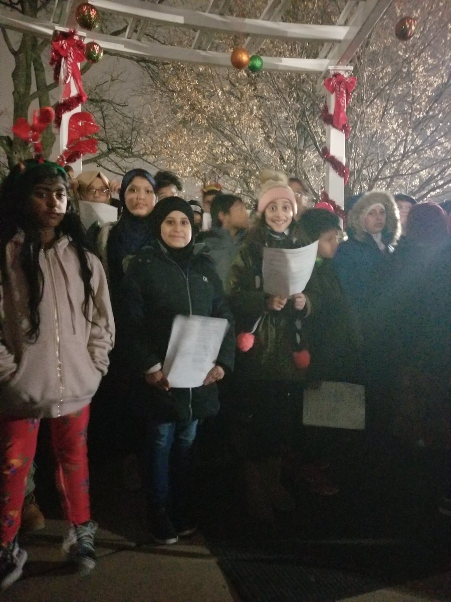 hps_school's tweet photo. Hamtramck Tree Lighting Festival https://t.co/8dLDPYyPJr
