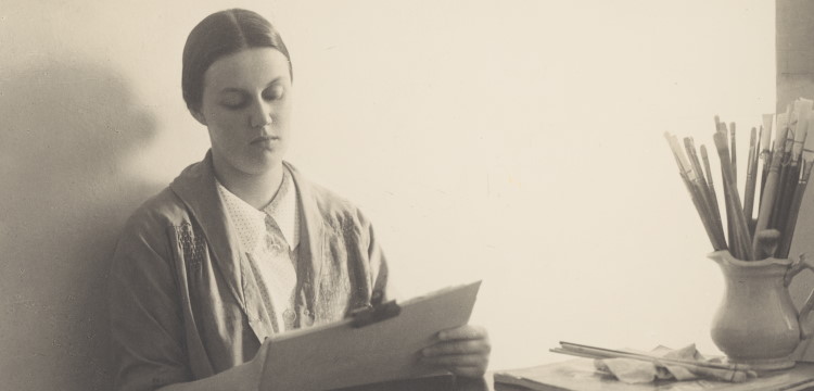 Celebrate the work undertaken by the <a href="/WomenAus/">Women Australia</a> this year with Christmas cake and champagne on Monday 9 December, 4pm, at the NLA. 

To book your ticket: bit.ly/2ridmiR

📷: Harold Cazneaux, Nora Heysen seated at the table and sketching, nla.cat-vn6807918