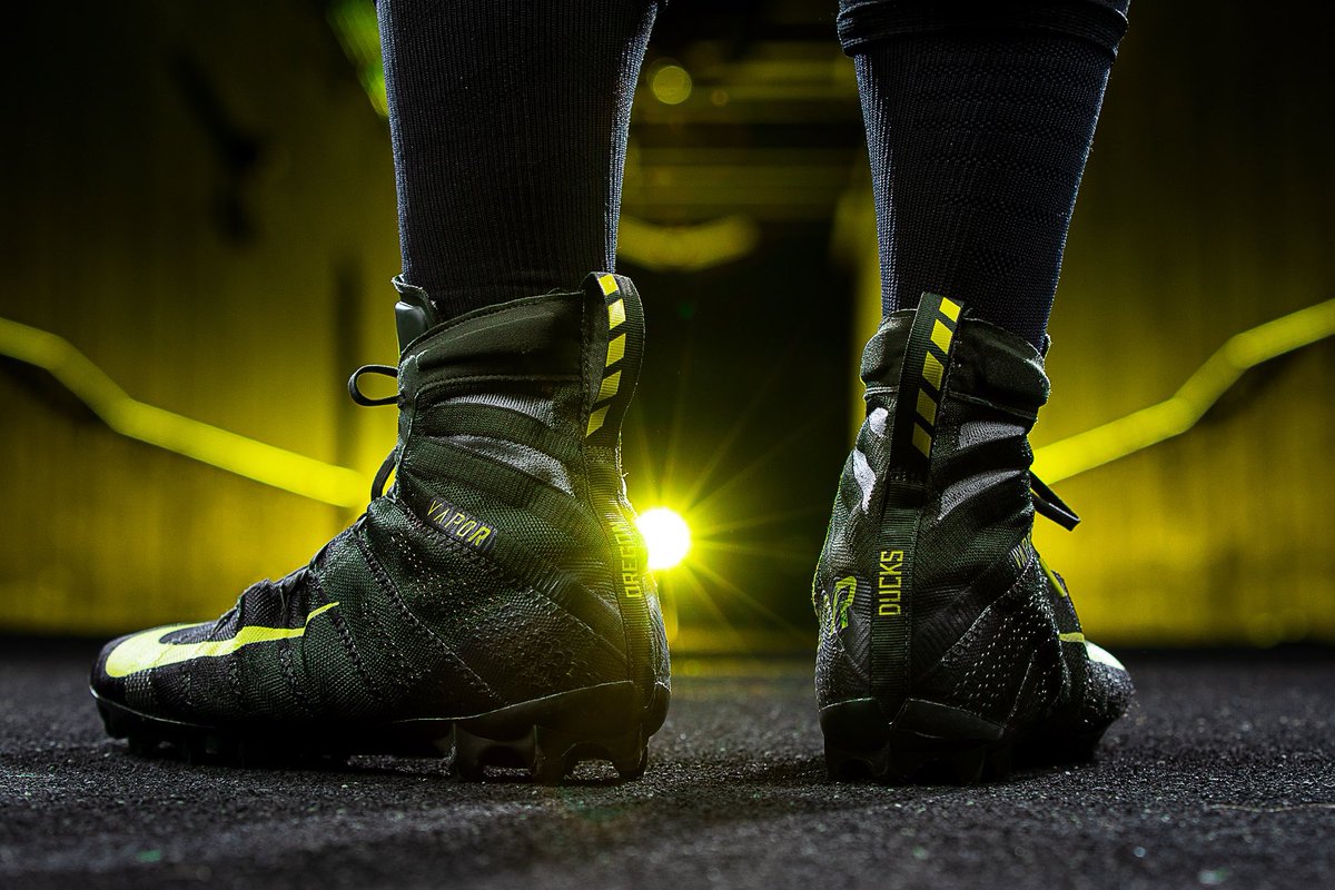 DuckSwag's tweet photo. Nightmare green #DuckSwag for @pac12 championship. #GoDucks https://t.co/wQHanu6KGN