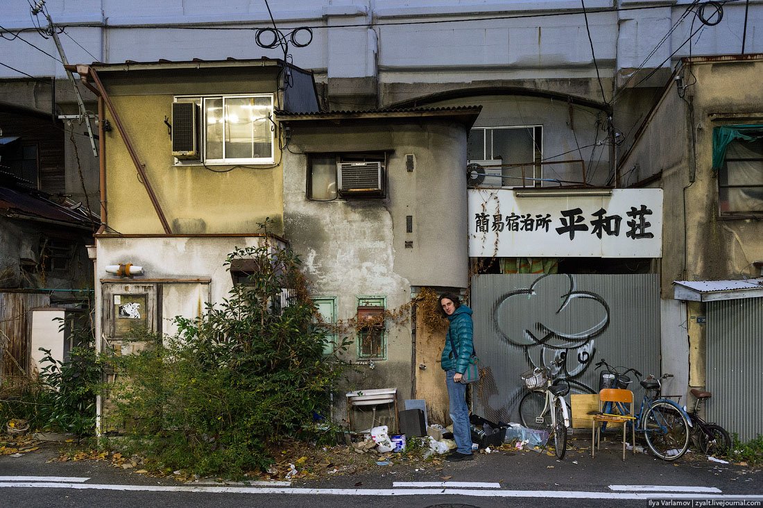 Бедная богатая япония. Токио нищие районы. Бедные районы Токио. Япония Хиросима трущобы. Трущобы Токио.