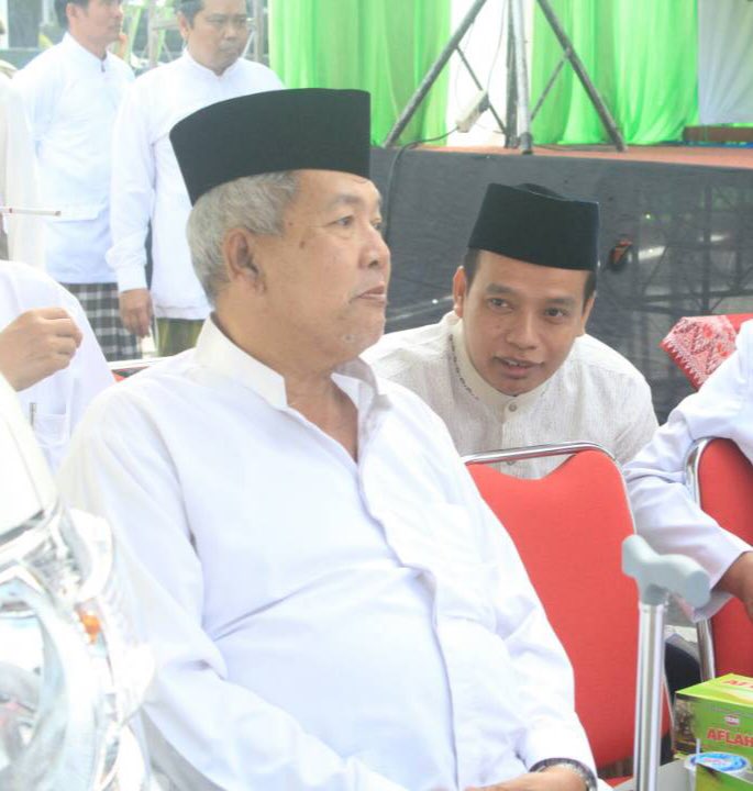 UmaruddinM's tweet photo. Innalillahi wa inna ilaihi rojiun. Telah wafat guru kami: KH Abdul Choliq Syifa (Rois Syuriah PCNU Bantul 2009 - 2019). Wafat hari ini Jumat 6 Desember 2019, jam 08:05 WIB. Smoga husnul khotimah. Lahul Fatihah
@nu_online @saidaqil @gusmusgusmu @cakimiNOW @hanifdhakiri @yusuf_ch https://t.co/nUTJfariB1