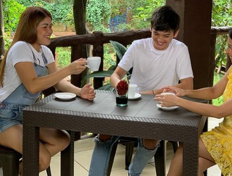 s3thyboi's tweet photo. Bakas sa mga ngiti nila, na masaya sila sa mga nangyayare sa buhay nila. 

#MBGoldSquad
SETHDREA onMagandangBuhay https://t.co/1LEQJlyejs