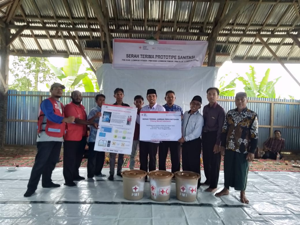 pmintb_'s tweet photo. #PMI meresmikan bantuan 23 laterine yang dibangun di wilayah terdampak gempa di Lombok. Peresmian ini dilakukan di desa Rempek, Kec. Gangga, Lombok utara beserta pemberian 3 ember dan poster cara perawatan laterine yang aman. #PMIsiapbantu #NTBbangkit https://t.co/hanzLDc4jS