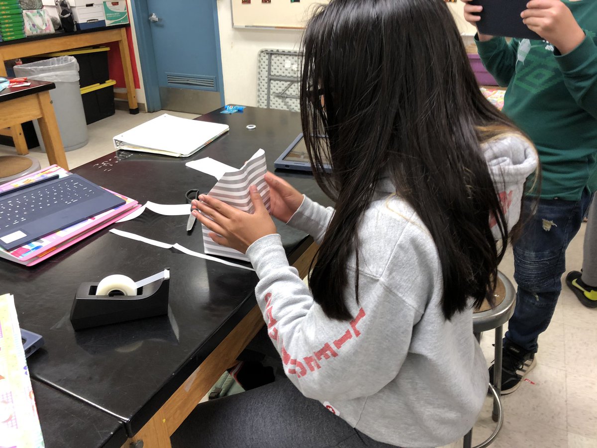 OroscoScience's tweet photo. A little holiday fun plus practicing step by step directions. Students and I had fun and brightened my room. One more week til we move to new building. #akers7 #admiralakers #sciencemess https://t.co/rOPPjDIwin