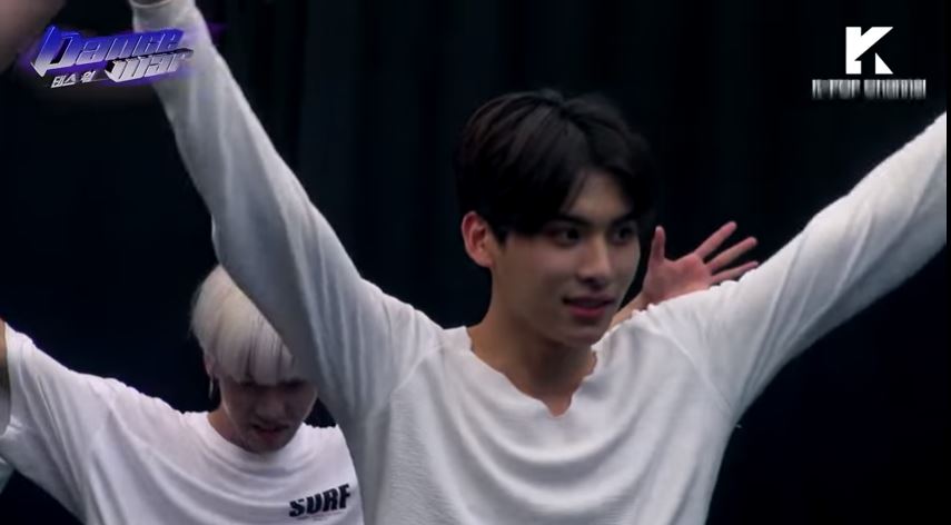 catswaltzing's tweet photo. "Taeyang hyung is tall, and I'm a bit...you know."
ㅠㅠㅠㅠㅠㅠㅠㅠㅠ
#ONF #SF9 #U #Taeyang #DanceWar https://t.co/I6aRwUyAZu