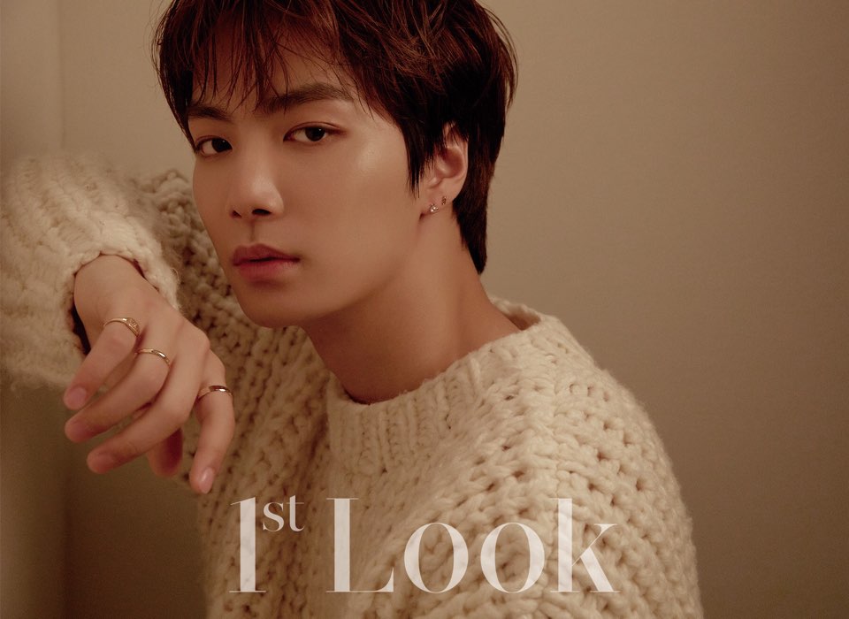 __ranun0608's tweet photo. #JR_로이드X퍼스트룩
#김종현_로이드X퍼스트룩
화보장인 김종현😭😭😭😭 https://t.co/kzjigwhXFN