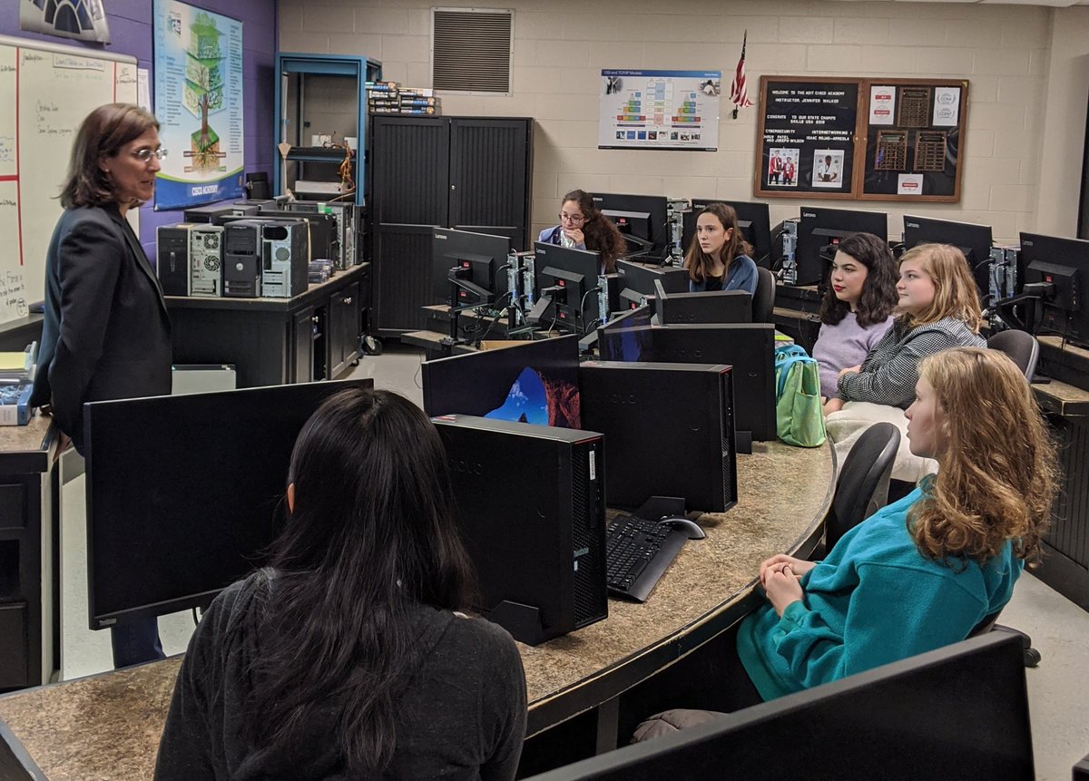 chhscic's tweet photo. Thanks going out to Chris Dolan of @Cisco #CiscoRTP - spoke with our @CiscoNetAcad classes and FemSTEM club about her career. Great stories and excellent advice. @CHHSAOIT @chccs @CTEforNC @NCCSIT https://t.co/el2mbGI39F