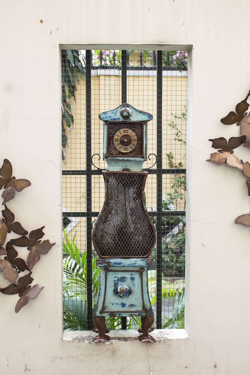 thinkoutsidetos's tweet photo. Aaron Jackson designed Tic Tock using the beloved grandfather clock for inspiration. This vintage-inspired clock is part of the Memories collection and will be a stunning and unique addition to any home.
https://t.co/MDRGKOnuAd https://t.co/bfNPEIDEiK