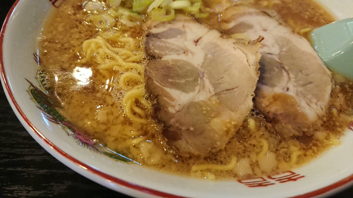 hiro30649398's tweet photo. 『工房加藤らーめん　ラーメン村店』北海道旭川市　南永山駅

【こくうま熟成醤油らーめん】
天金からのハシゴ。
なぜかここでは、普通サイズを頼んでしまった🙉
味のベースは天金と似てる。
好みでゆーと、やっぱり天金。 https://t.co/wLJ2wca5MJ