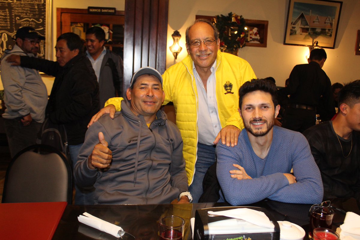 dixonvasquez_LR's tweet photo. #1aDivisionXLaRED
#GranFinaldeIDA
#Marquense comparte esta noche una cena de reconocimiento proporcionada por el alcalde electo de #SanMarcos ING Willy Juarez
@Lared1061 https://t.co/FPs20xoxAb