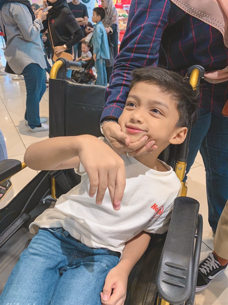 FiqaZaril's tweet photo. Assalamualaikum 👋 

Nak minta tolong jasa baik korang sempena hari jumaat RT post ni biar ramai orang nampak &amp; sedekahkan doa utk Muhammad Rayyan Haizan boleh berjalan macam kawan2 yg lain. Thankyou in advance! Moga Allah balas kebaikan untuk korang ❤️ #mildcerebralpalsy https://t.co/U4KakNeIKi