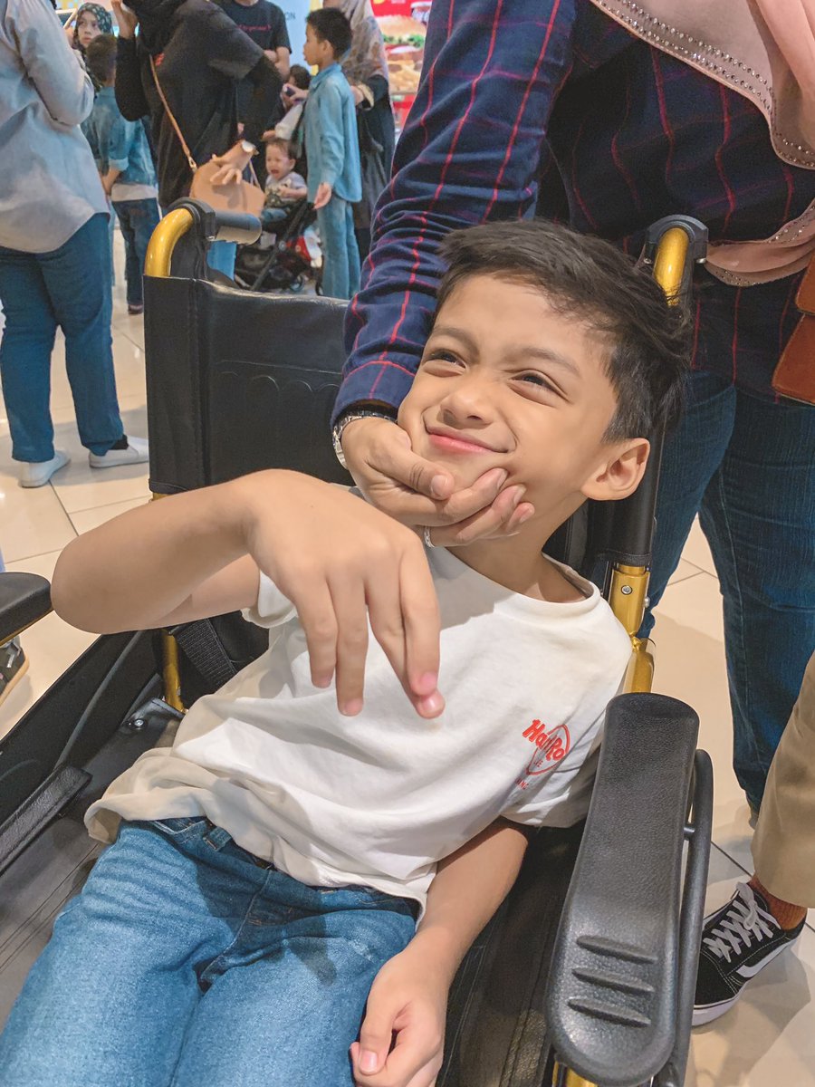 FiqaZaril's tweet photo. Assalamualaikum 👋 

Nak minta tolong jasa baik korang sempena hari jumaat RT post ni biar ramai orang nampak &amp; sedekahkan doa utk Muhammad Rayyan Haizan boleh berjalan macam kawan2 yg lain. Thankyou in advance! Moga Allah balas kebaikan untuk korang ❤️ #mildcerebralpalsy https://t.co/U4KakNeIKi