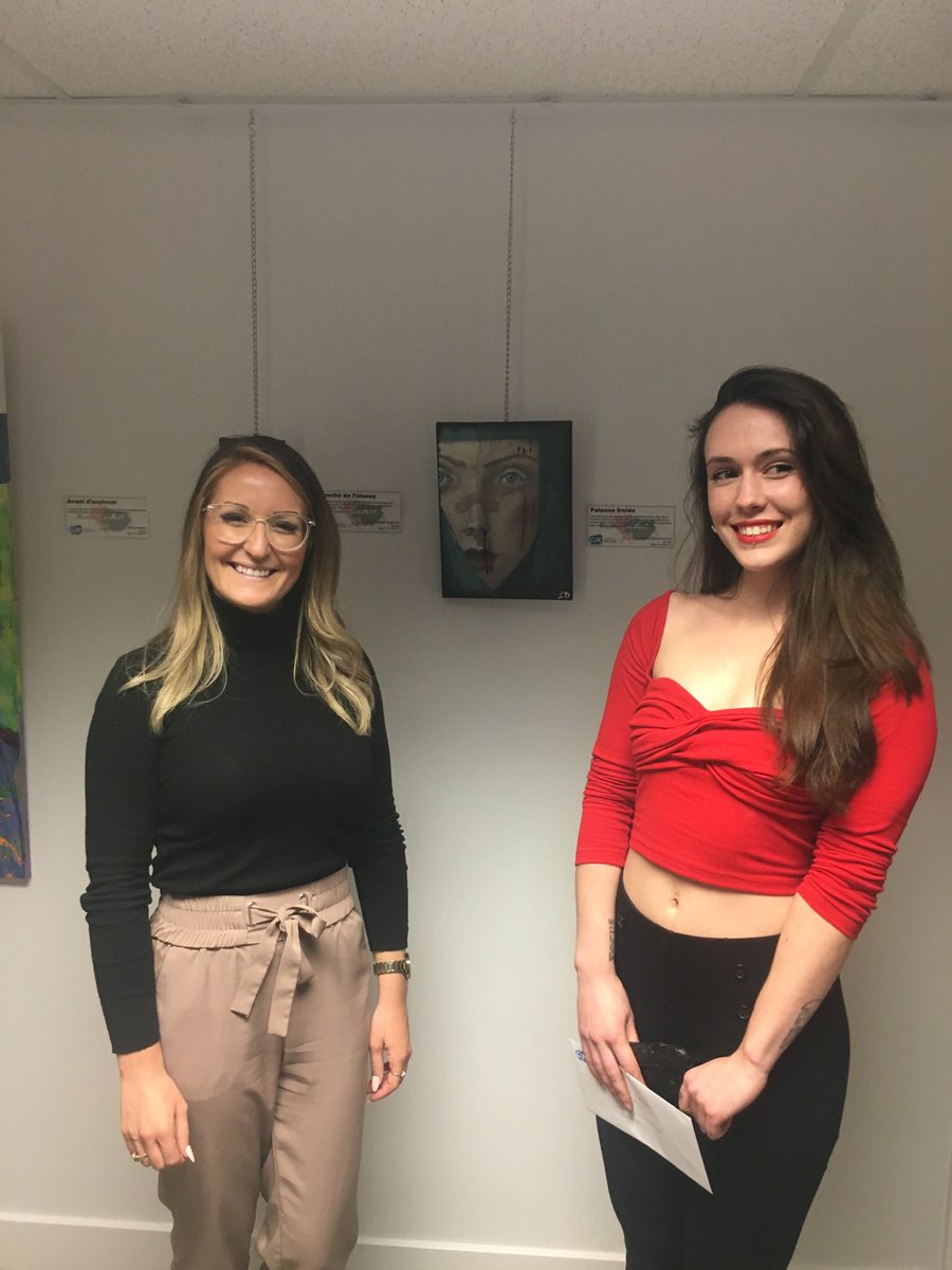 JBEmond's tweet photo. Mes attachées Virginie et Sophie étaient ce soir au vernissage du concours "Vocation en art!", organisé par le Carrefour jeunesse-emploi de Pierre-De Saurel!

De merveilleuses toiles et des jeunes artistes de chez nous qui méritent d’être découverts!🎨 https://t.co/9CQ2c4qbB4