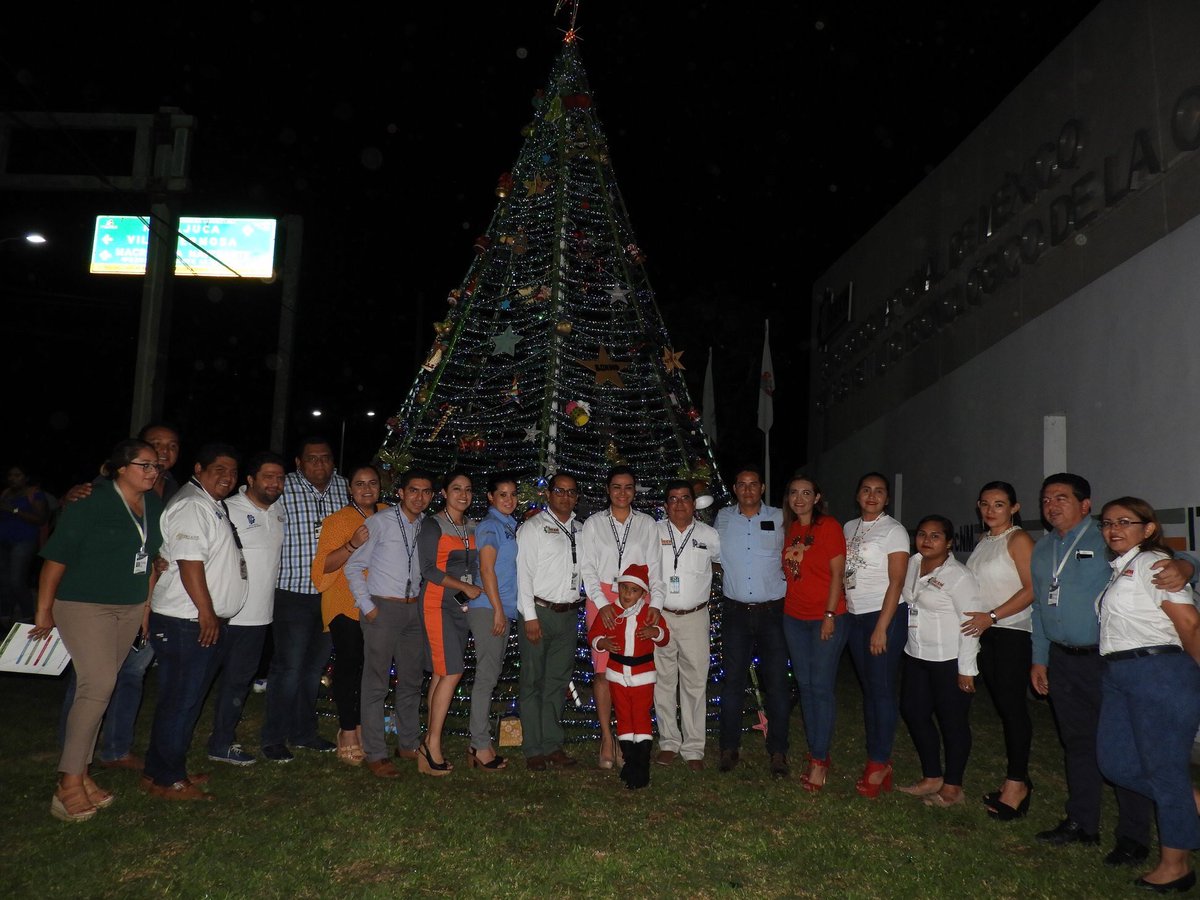 itdelachontalpa's tweet photo. Todo un éxito el evento denominado "Encendido del árbol de valores", gracias a toda la comunidad tecnológica por hacer posible este maravilloso evento. #AlITECH_SeLeNota #SomosTecChontalpa #OrgulloITECH #TrabajandoConInteligencia #ViveAquíTuMejorHistoria #JuntosVamosABrillar https://t.co/SVmwMsgrQ4