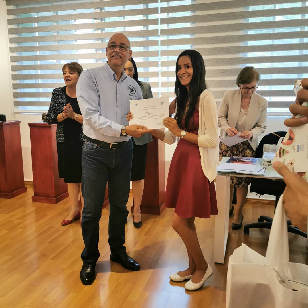 utpfii's tweet photo. El día de hoy se realizó la ceremonia de premiación del concurso "Siguiendo el hilo del arte en la UTP" donde resultó ganadora Nayaris González, estudiante de la FII.

#turutahaciaeléxito #mejoracontínua #utpfii #fiiutp #concurso #hilodelarte #convenioandrésbello https://t.co/I9hjN2pYEd