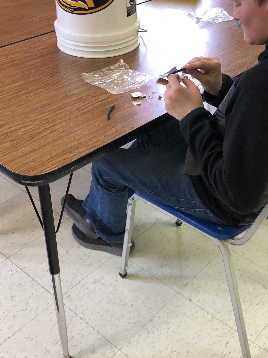 MrsGazaway's tweet image. 4th - 6th grade Robotics students built their very own brush bots. They built them, tested them, and redesigned them multiple time. The best part was that they were able to take them home! Every student was engaged the entire class. #elementaryrobotics #teamlamonte #vikingpride