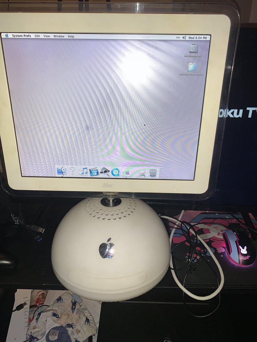 BeezleSama's tweet image. Sorry for the shit photo but I just got home from picking up this baby oof can’t wait to insert a AirPort Extreme so this baby can catch WiFi and upgrade the ram super vintage and neat but I’ll make a use out of :3 I love the design #apple #appleg4 #vintage #appleimac
