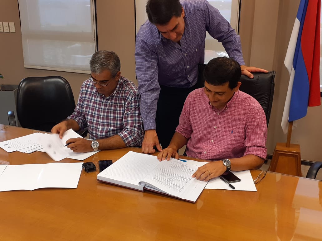 SecretariaDeGo7's tweet photo. El Ing Fabián Florentin acompañó al Intendente de la Ciudad de Posadas Don Joaquín Losada y el Intendente de la Ciudad de Garupá Don Luis Ripoll, junto a la Secretaria de Planificación Estratégica y Territorial a cargo de la Lic. Laura Duarte y su equipo de trabajo. https://t.co/ovaISxB3c3