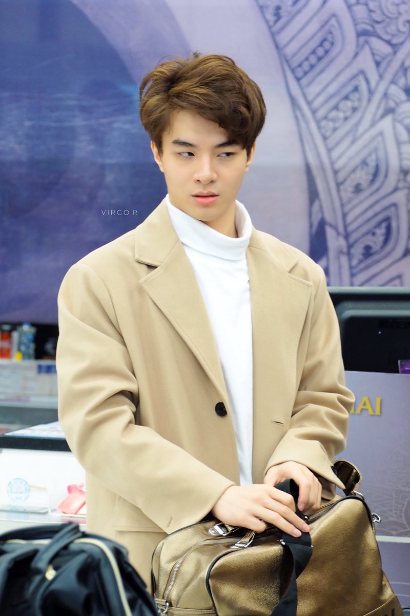 EarthTeerapatPH's tweet photo. He looks so confused yet so cute 😍💕 
📸 by PatchaRomeo 
#2Moons2 #earthteerapatPH #2moons2theseries #2moons2PH #2moons2Army #เดือนเกี้ยวเดือน2 #อะลิตเติ้ลเอิร์ธ #Earthlings #TheSixMoons 🐼 https://t.co/FBFKxbM3g0