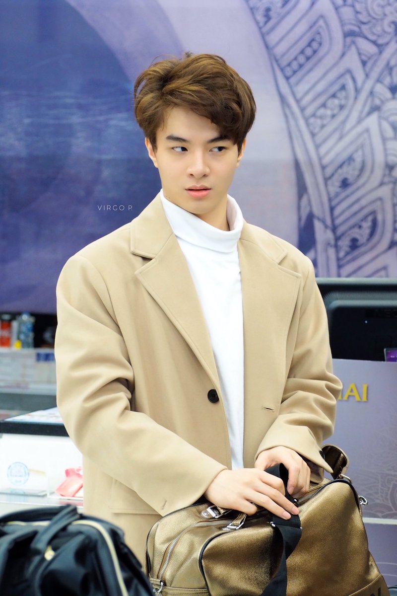 EarthTeerapatPH's tweet photo. He looks so confused yet so cute 😍💕 
📸 by PatchaRomeo 
#2Moons2 #earthteerapatPH #2moons2theseries #2moons2PH #2moons2Army #เดือนเกี้ยวเดือน2 #อะลิตเติ้ลเอิร์ธ #Earthlings #TheSixMoons 🐼 https://t.co/FBFKxbM3g0