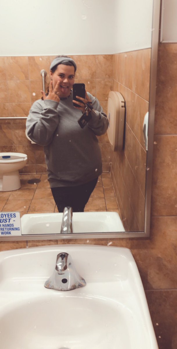 Kaylaaaaank's tweet photo. ✌🏼 https://t.co/IY8B1WrZv0