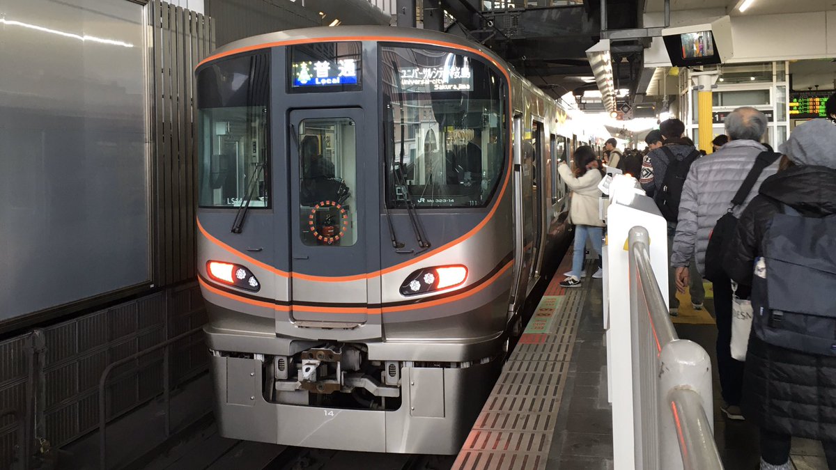 キティ委員長 On Twitter 大阪環状線323系ls14編成がクリスマス仕様の表示を出していました