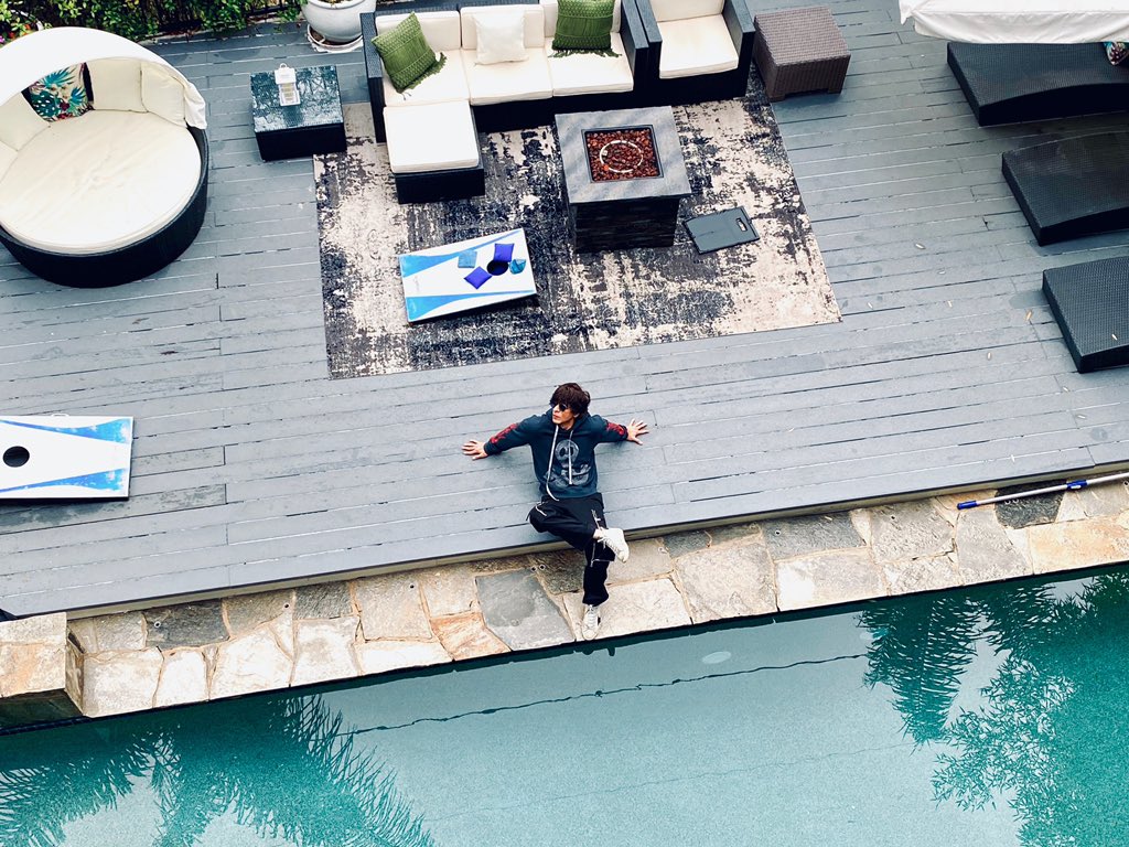 PriyaRajawat16's tweet photo. #MeriJaan🥰🥰😘😘
.
#Issssh😍😍, My Mornings Can't Be Better Than This😍😍💕💕
Love #Uhh😍😍 @iamsrk Sir😍🙏
#SRK #ShahRukhKhan
#FridayMotivation
#FridayThoughts https://t.co/i0SzJFxWw4