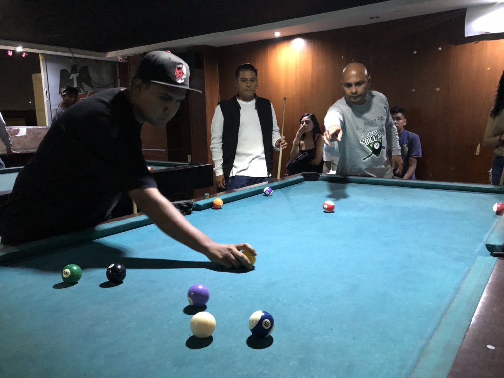 IMJULeon's tweet photo. De manera simultánea a lo que sucede en la Casa de la Juventud, nos encontramos en el Torneo de Billar Lobo. Dónde jóvenes participan por el primer lugar. Mucho éxito. 🎱 #NuestroMomento #ProgramaLobo🐺 https://t.co/Jjr3OQUyKq