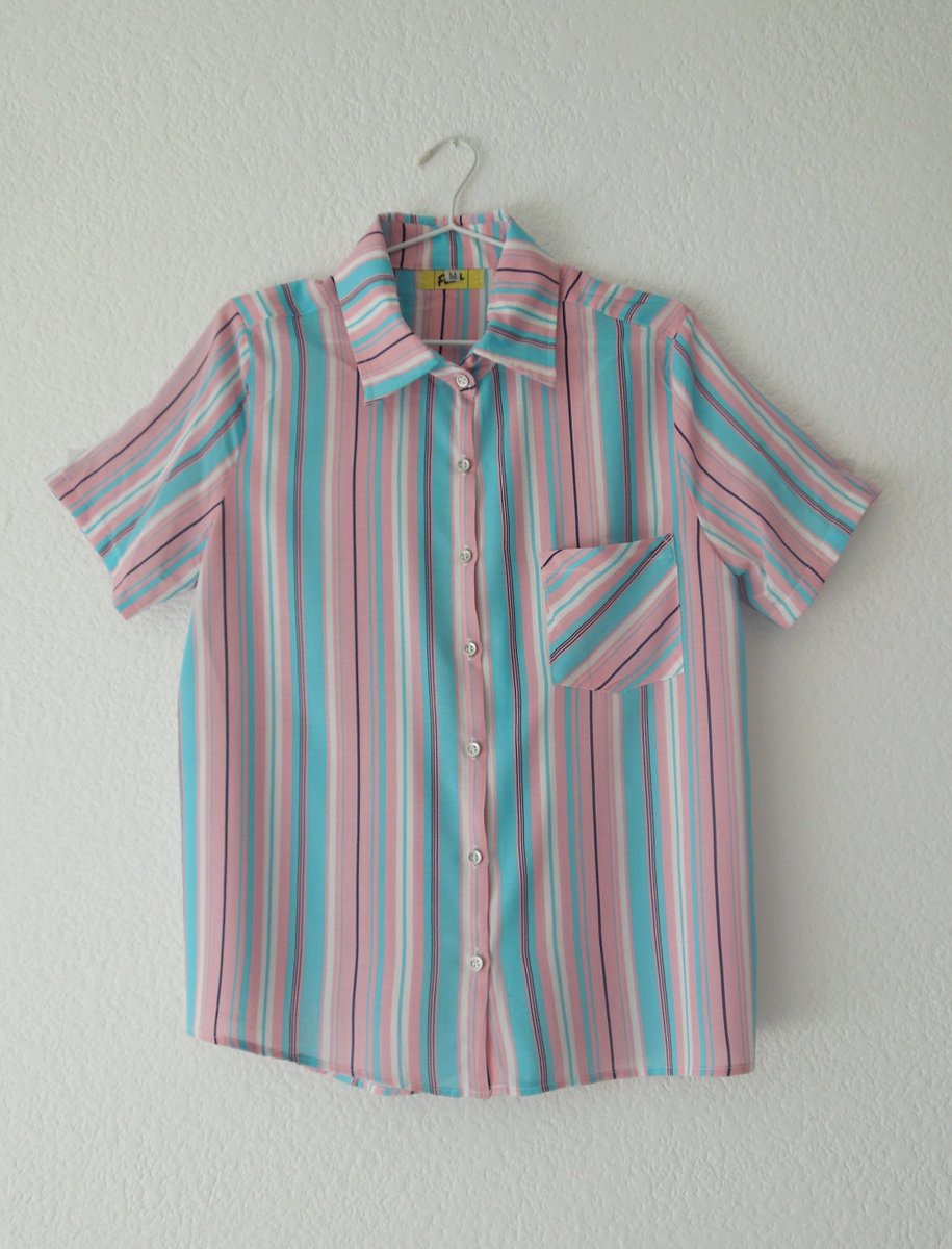 StoreFeral's tweet photo. Ya está a la venta nuestra camisa trans unisex/sin genero  en Mercado Libre  https://t.co/SZjtBxvdRo
#camisatrans #feral #modasingenero #camisa #queer https://t.co/UuIIVuCarl