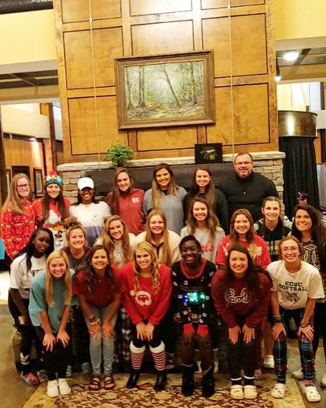 Merry Christmas from your 2019-2020 Lady Bobcats! 💚🎄💛
