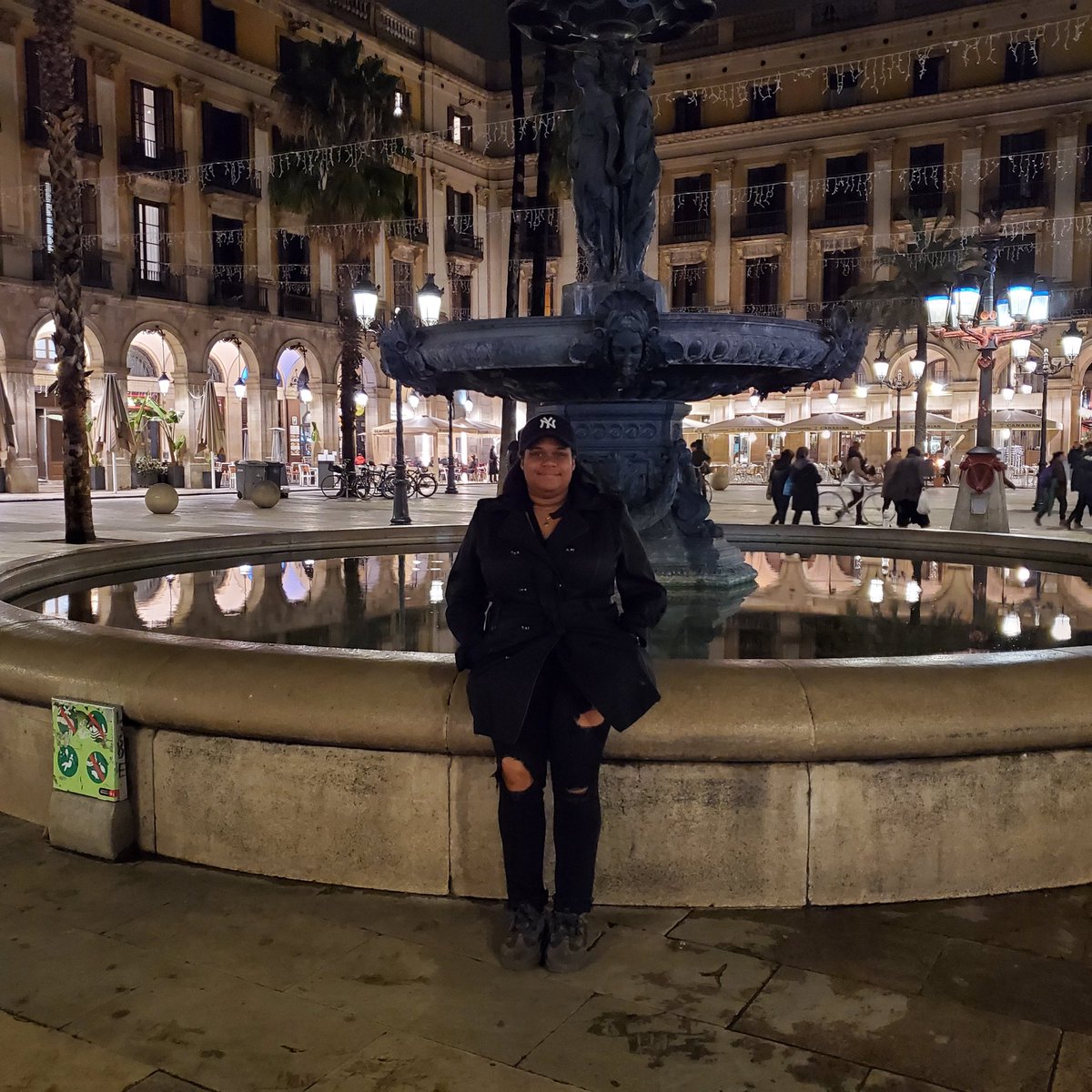tiffthetechie's tweet photo. #Note10Plus5G #5GFlex #NERules #PassportRequired  #GothicQuarters https://t.co/C4ftKo01hU