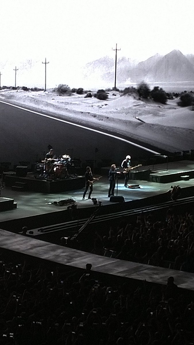 NuruwoChili's tweet image. 余韻覚めやらぬ朝
でも起きた時、昨夜のU2ライブは全て幻だったのではと...
いや、私の30年分の夢が詰まった、彼等４人のミラクルという贈り物でした✨
有り難う、という言葉しか出てこない
#U2
#U2TheJoshuaTree2019