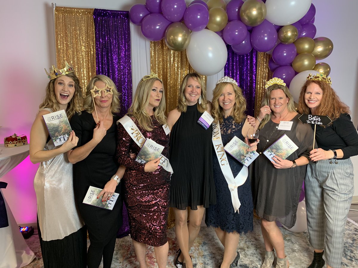 Casey_Cortese's tweet photo. Celebrating the Rise of Women at the @RISEcollabwkspc Book Launch of “On the Rise”. So proud of my dear friend and author Erin Lemmons (@EolasHr  founder) who inspires me each and every day!  A must read for anyone looking to think differently about the world around them. https://t.co/Q1iCv4UcPc